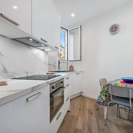 アパート Renting - Honore - Elegant Near Promenade Des