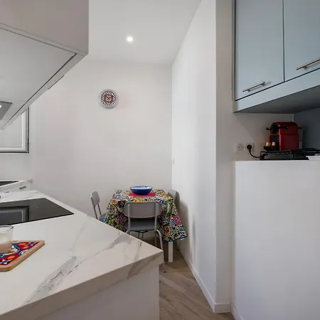 アパート Renting - Honore - Elegant Near Promenade Des ニース