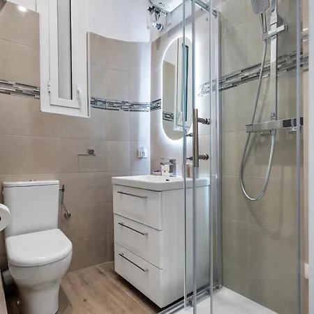 Renting - Honore - Elegant Near Promenade Des