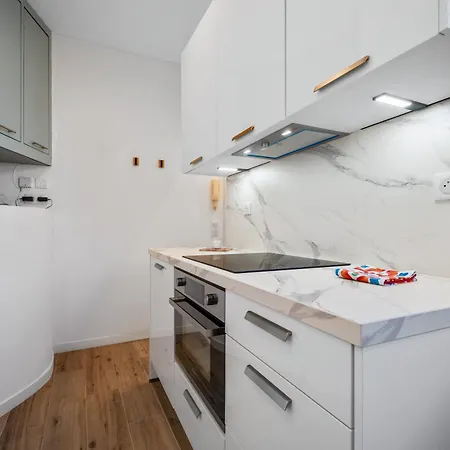 Renting - Honore - Elegant Near Promenade Des アパート *