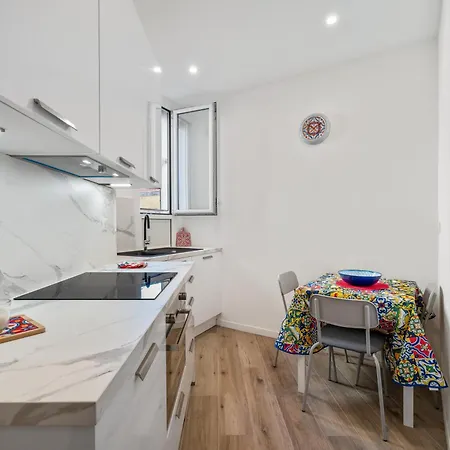 Renting - Honore - Elegant Near Promenade Des